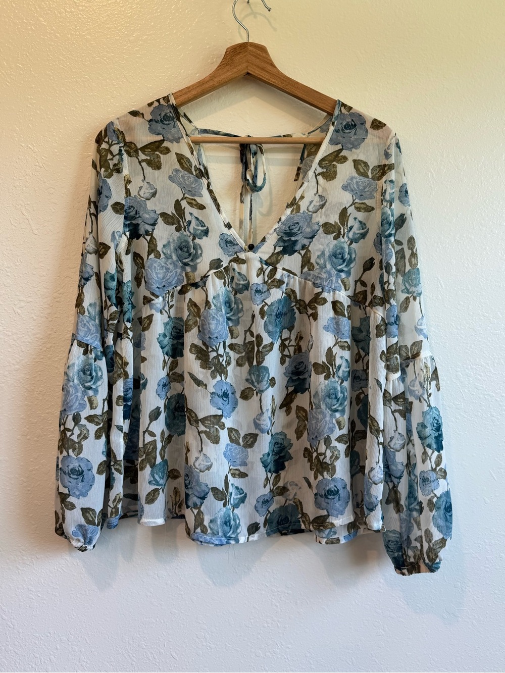 Mossimo Supply Co. Blue Floral V-Neck Tie-Back Blouse